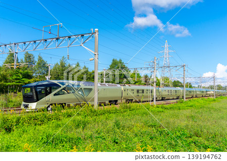 A luxury hotel on wheels: The Shiki-shima, a luxurious cruise train on the Chitose Line 139194762