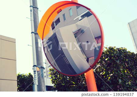 curve-mirror	 139194837