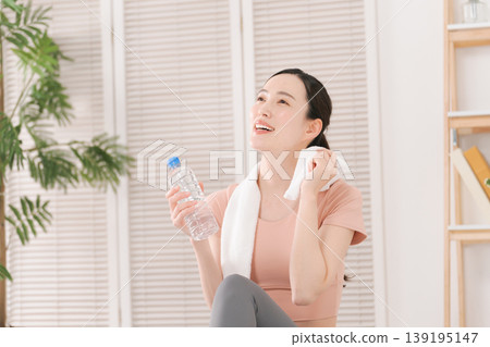 Women supplementing hydration Women supplementing hydration 139195147