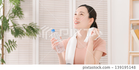 婦女補充水合作用 婦女補充水合作用 139195148