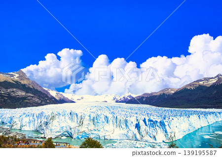 Spectacular views of the Perito Moreno Glacier in Patagonia Spectacular views of the Perito Moreno Glacier in Patagonia 139195587
