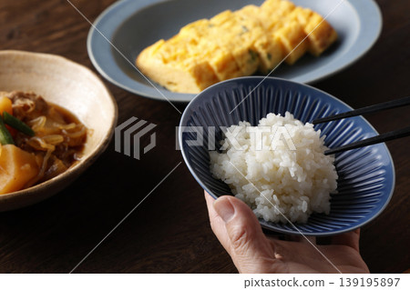 吃米飯 吃米飯 139195897