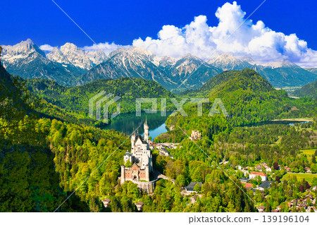 新天鵝堡和阿爾卑斯山 新天鵝堡和阿爾卑斯山 139196104