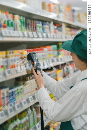 supermarket, senior, salesperson 139196413