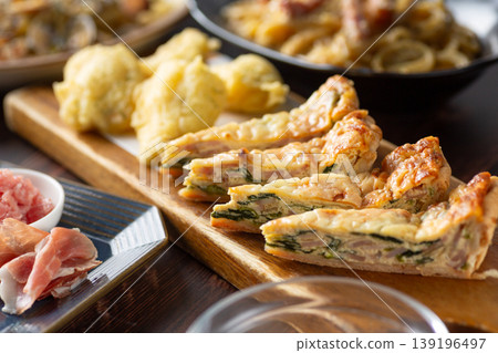 bacon and spinach quiche bacon and spinach quiche 139196497