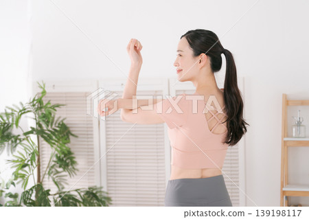做瑜伽的女人 做瑜伽的女人 139198117