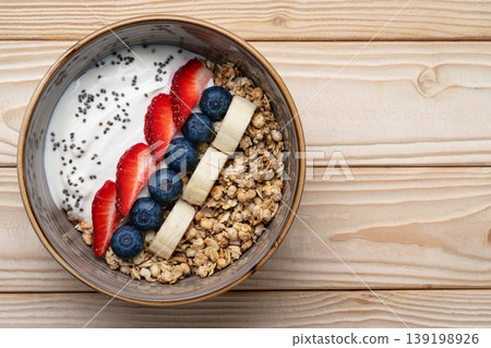 healthy breakfast bowl yogurt granola berries healthy breakfast bowl yogurt granola berries 139198926