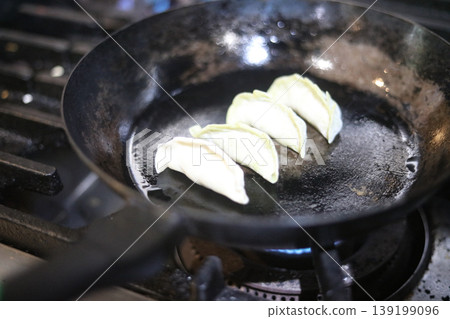How to cook dumplings How to cook dumplings 139199096