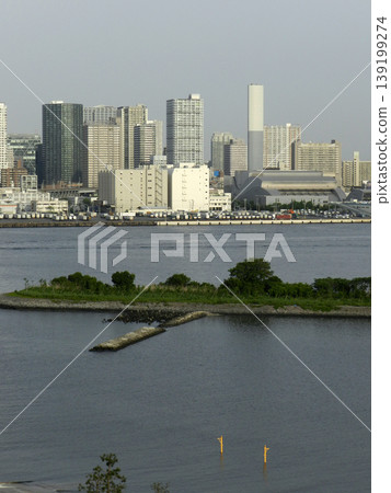 清晨從台場眺望芝浦的建築群 139199274