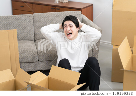 A young man preparing to move: Lifestyle image 139199358