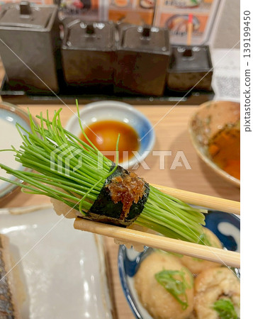Sushi with green onions and vegetables 139199450