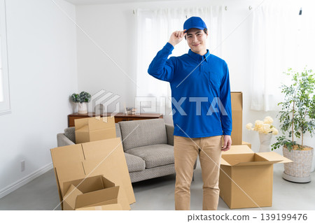 一位在搬家行業工作的年輕人；生活方式圖片 139199476