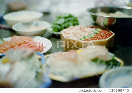 Home party with fresh sashimi and hand-rolled sushi Home party with fresh sashimi and hand-rolled sushi 139199740
