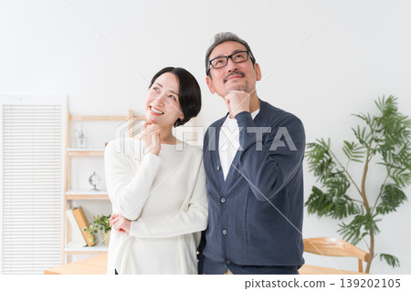 Thinking middle middle couple Thinking middle middle couple 139202105