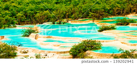 The breathtaking scenery of Huanglong's Five-Colored Pond The breathtaking scenery of Huanglong's Five-Colored Pond 139202941