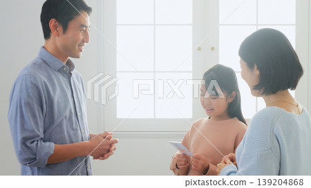 New Year's money relatives family image 139204868