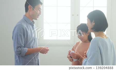 New Year's money relatives family image New Year's money relatives family image 139204888