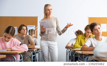 Female teacher lecturing in classroom 139205862