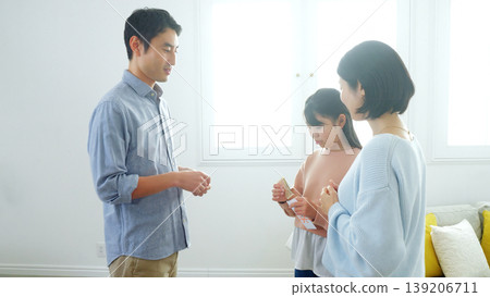 New Year's money relatives family image 139206711