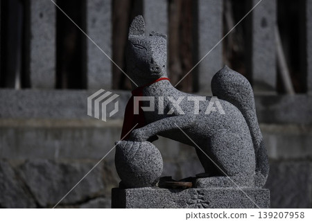The fox statues at Itachihei Inari Shrine in Hanamaki City, Iwate Prefecture 139207958