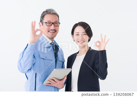 Business (a man in work clothes and a woman in a suit giving an OK) 139208067
