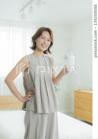 Woman drinking protein Woman drinking protein 139208088