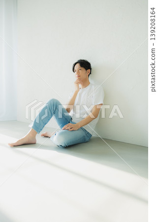 關心自己皮膚的年輕人 139208164