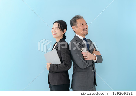 Business men and women 139209181