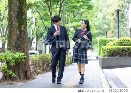 高中生；在校高中生 139211603