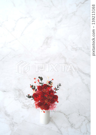 A red bouquet in a vase (marble background) A red bouquet in a vase (marble background) 139213168