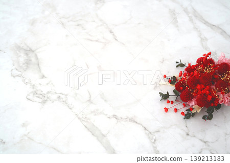 Red bouquet (marble background) 139213183