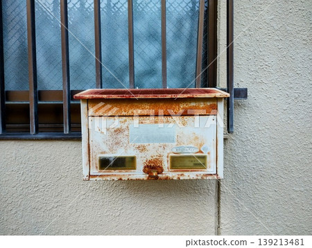 Rusty old mailbox Rusty old mailbox 139213481