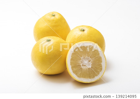 Sliced pomelo (Tosa pomelo) - Citrus fruit Sliced pomelo (Tosa pomelo) - Citrus fruit 139214095