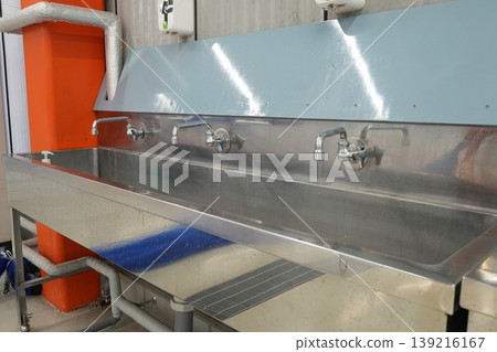 Large sinks in the school, stainless steel handwashing areas, commercial sinks. Large sinks in the school, stainless steel handwashing areas, commercial sinks. 139216167
