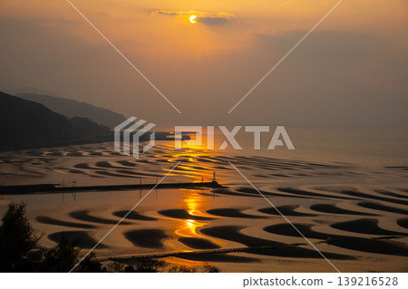 Mikoshikura Coast (Kumamoto Prefecture) bathed in the setting sun Mikoshikura Coast (Kumamoto Prefecture) bathed in the setting sun 139216528