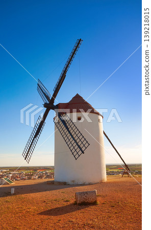 Mota del Cuervo windmills in Cuenca Mota del Cuervo windmills in Cuenca 139218015
