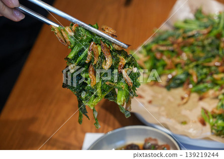korean green onion pancake pajeon 139219244