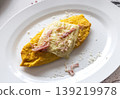 omelette with ham and cheese 139219978