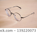 Simple round glasses 139220073