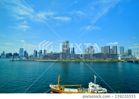 The cityscape of Harumi as seen from the rooftop green space of Toyosu Market. 139220355