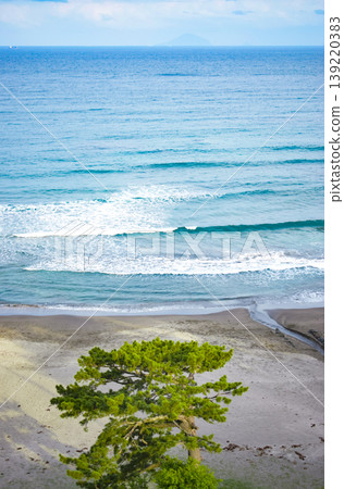 Imaihama Beach, a popular swimming beach in the East Izu area. Imaihama Beach, a popular swimming beach in the East Izu area. 139220383