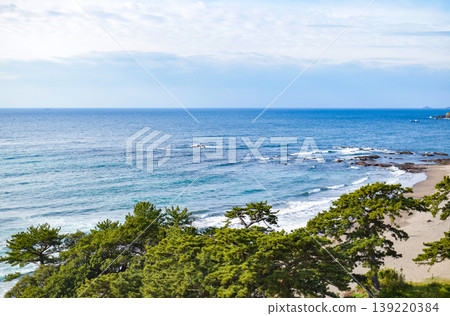 今井濱海灘,伊豆東部地區頗受歡迎的游泳海灘。 今井濱海灘,伊豆東部地區頗受歡迎的游泳海灘。 139220384