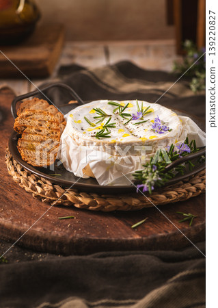 Baked Camembert Cheese with Rosemary and Toasted Bread 139220827