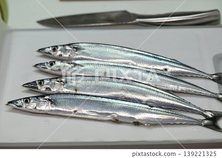 Fresh raw saury, a taste of autumn Fresh raw saury, a taste of autumn 139221325