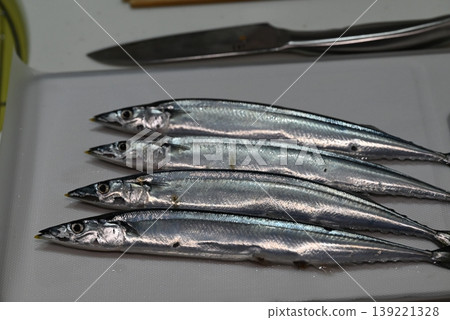 Fresh raw saury, a taste of autumn Fresh raw saury, a taste of autumn 139221328