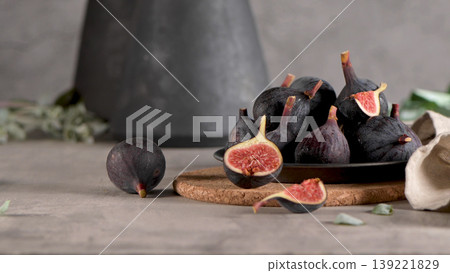 A few figs in a plate 139221829