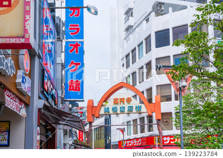 東京城市景觀:高円寺站附近,純條商店街,小說《高円寺純條商店街》的背景地。 東京城市景觀:高円寺站附近,純條商店街,小說《高円寺純條商店街》的背景地。 139223784