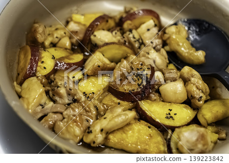 雞肉炒地瓜 雞肉炒地瓜 139223842