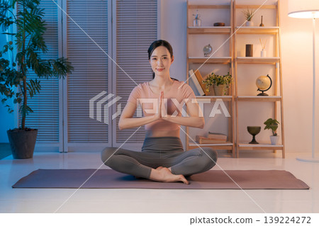 冥想的女人 冥想的女人 139224272