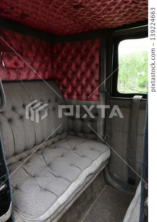 馬車內部豪華舒適。 139224663